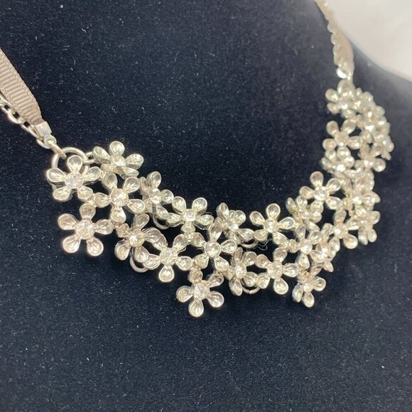 Liz Claiborne Clear Crystal Flower Princess Necklace Silver Chain & Fabric 19"L - Picture 3 of 5